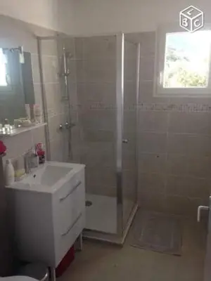 Salle de bains dans l'établissement T2 vue mer