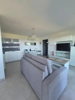 Cuisine ou kitchenette dans l'établissement T2 vue mer