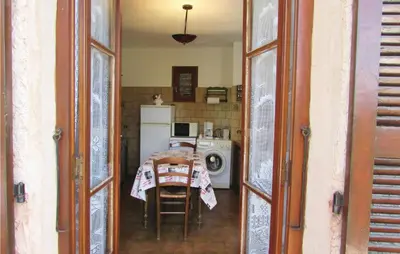 Cuisine ou kitchenette dans l'établissement Gorgeous Home In Valle Di Rostino