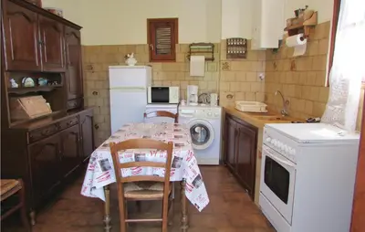 Cuisine ou kitchenette dans l'établissement Gorgeous Home In Valle Di Rostino