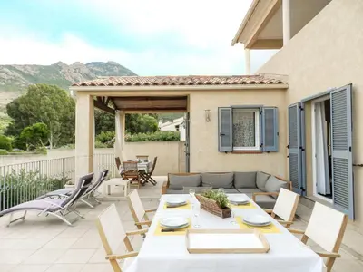 Vue générale sur la montagne ou vue sur la montagne depuis la villa