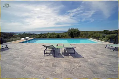Piscine de l'établissement Résidence Roc e Mare ou située à proximité