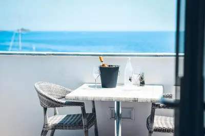 Vue générale sur la mer ou vue sur la mer prise depuis l'hôtel