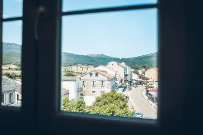 Vue générale sur la montagne ou vue sur la montagne depuis l'hôtel