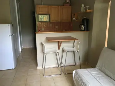 Cuisine ou kitchenette dans l'établissement Le Clos des Arbousiers
