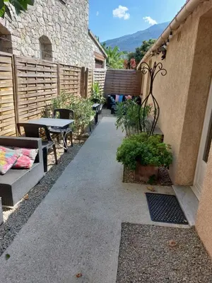 Vue générale sur la montagne ou vue sur la montagne depuis la maison d'hôtes