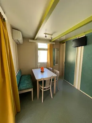 Télévision ou salle de divertissement dans l'établissement Le Camping de la Plage