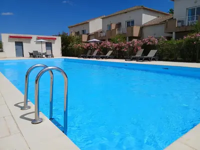 Piscine de l'établissement Terres de France - Les Hauts du Maquis ou située à proximité