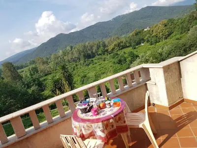 Vue générale sur la montagne ou vue sur la montagne depuis la maison de vacances