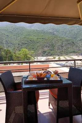 Vue générale sur la montagne ou vue sur la montagne depuis l'hôtel