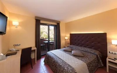 Un ou plusieurs lits dans un hébergement de l'établissement Hôtel & Restaurant Le Belvédère