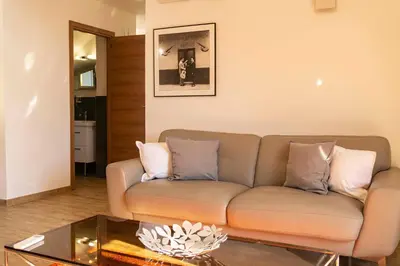 Coin salon dans l'établissement Suites in Erbalunga