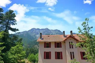 Vue générale sur la montagne ou vue sur la montagne depuis l'hôtel