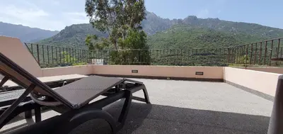 Vue générale sur la montagne ou vue sur la montagne depuis l'hôtel