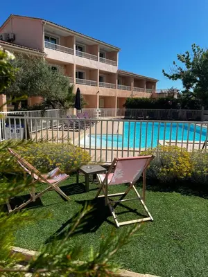 Piscine de l'établissement Hôtel Restaurant L' Empereur ou située à proximité