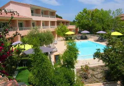 Piscine de l'établissement Hôtel Restaurant L' Empereur ou située à proximité
