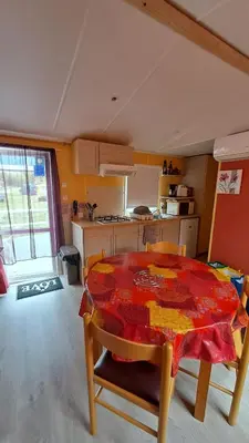 Cuisine ou kitchenette dans l'établissement Muntagn' home