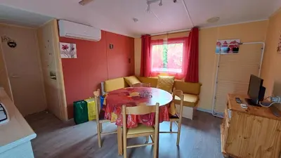 Télévision ou salle de divertissement dans l'établissement Muntagn' home