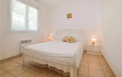 Un ou plusieurs lits dans un hébergement de l'établissement 3 Bedroom Nice Home In Moriani Plage