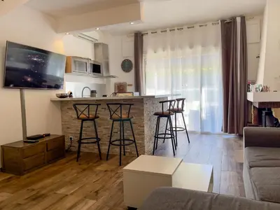 Télévision ou salle de divertissement dans l'établissement Appartement Maenat