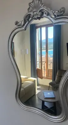 Télévision ou salle de divertissement dans l'établissement Grand Hôtel De Calvi