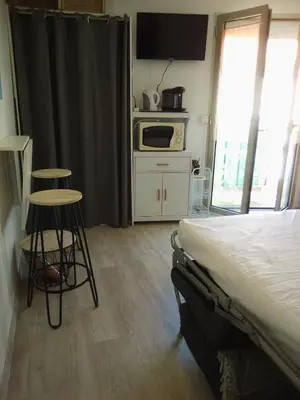 Cuisine ou kitchenette dans l'établissement Studio du Commandant Marché