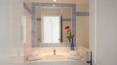 Salle de bains dans l'établissement locations calenzana