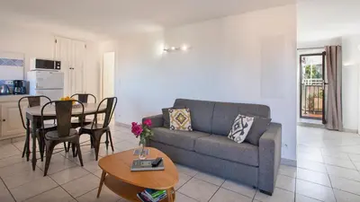 Cuisine ou kitchenette dans l'établissement locations calenzana