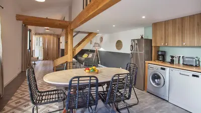 Cuisine ou kitchenette dans l'établissement Laniella location