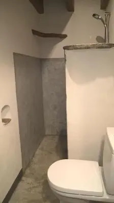 Salle de bains dans l'établissement Les Bergeries 