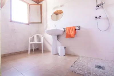 Salle de bains dans l'établissement La Tour