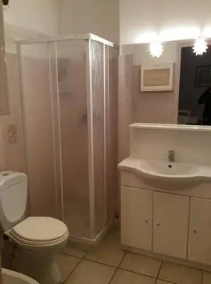 Salle de bains dans l'établissement Rez de Villa Vue Mer Panoramique
