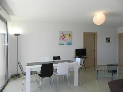 Télévision ou salle de divertissement dans l'établissement Apartment Lup - Les terrasses d'Alistro by Interhome