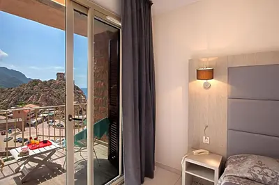 Vue générale sur la montagne ou vue sur la montagne depuis l'hôtel