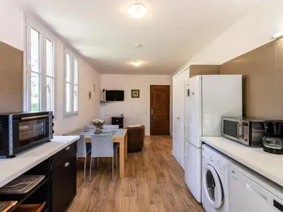 Cuisine ou kitchenette dans l'établissement Holiday Home Maison Josée by Interhome