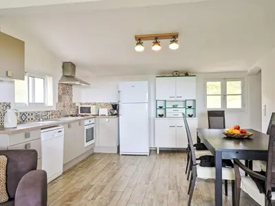 Cuisine ou kitchenette dans l'établissement Holiday Home Maison Gerard by Interhome