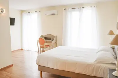 Un ou plusieurs lits dans un hébergement de l'établissement Hôtel 