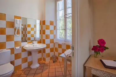 Salle de bains dans l'établissement Mare E Monti - Hôtel de Charme
