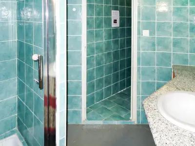 Salle de bains dans l'établissement Apartment Résidence Posidonie Hollywood by Interhome