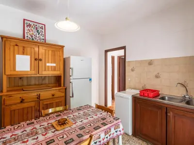 Cuisine ou kitchenette dans l'établissement Holiday Home Dami I-2 by Interhome