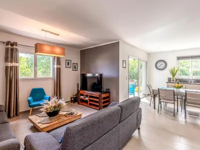 Télévision ou salle de divertissement dans l'établissement Holiday Home Villa Marie-Jo by Interhome