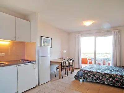 Cuisine ou kitchenette dans l'établissement Apartment Suarella-2 by Interhome