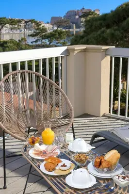 Nourriture dans l'hôtel ou à proximité