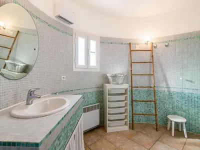 Salle de bains dans l'établissement Apartment Casa Marcelli by Interhome