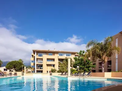 Piscine de l'établissement Apartment MB2 sans vue mer by Interhome ou située à proximité