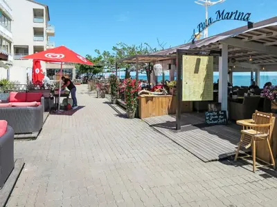 Vue générale sur la mer ou vue sur la mer prise depuis l'appartement