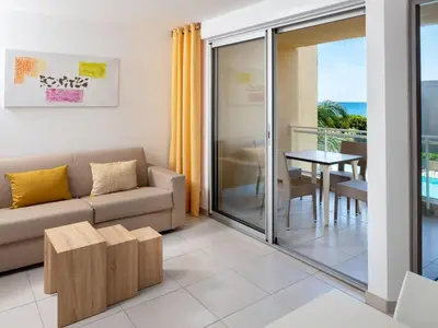 Coin salon dans l'établissement Apartment MB4 piscine by Interhome