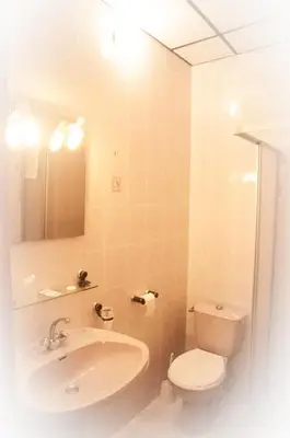 Salle de bains dans l'établissement Hotel & Restaurant Le Beau Sejour