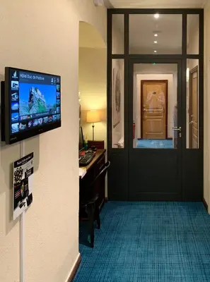 Télévision ou salle de divertissement dans l'établissement Hôtel Duc De Padoue
