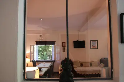 Télévision ou salle de divertissement dans l'établissement 1er Consul SAS a Bussinca